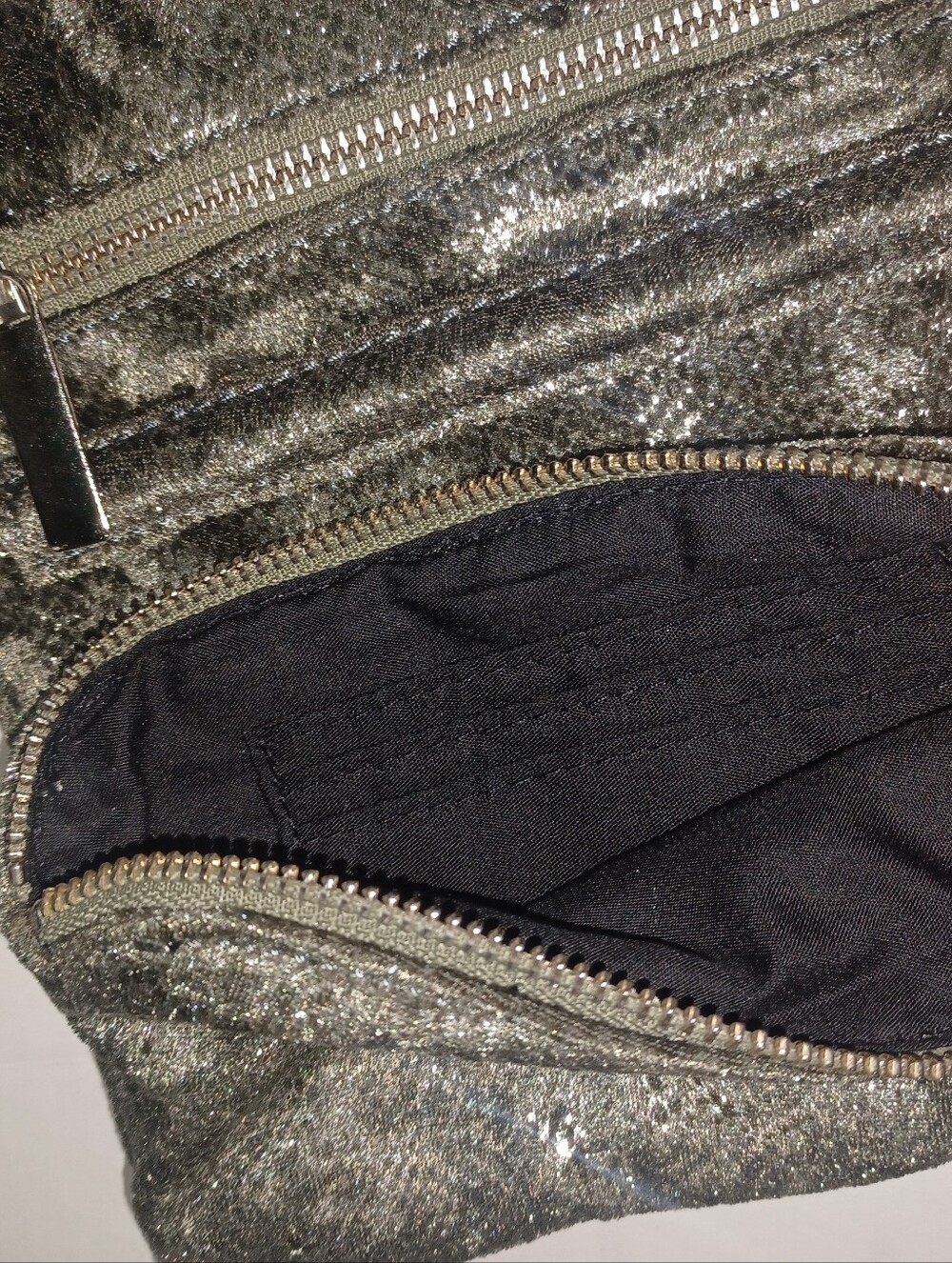 Metallic Silver Crossbody Clutch with Chain Strap - Picture 7 of 8